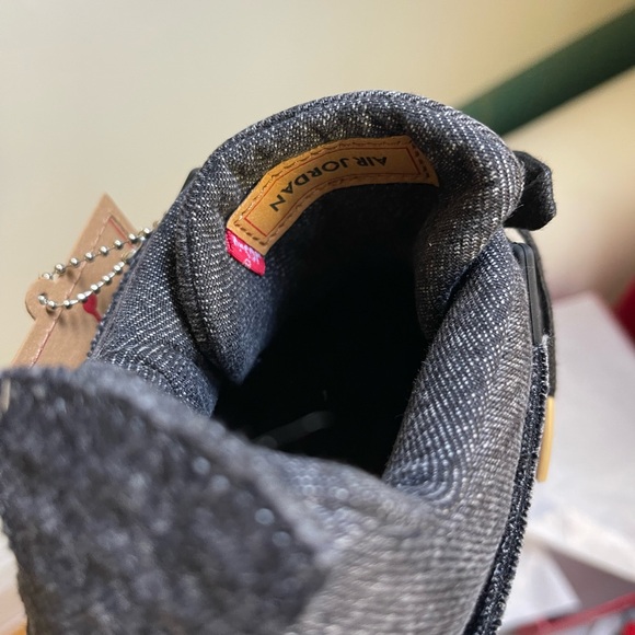 Jordan 4 Retro Levi’s Black (GS) - Size 6Y - Picture 8 of 10